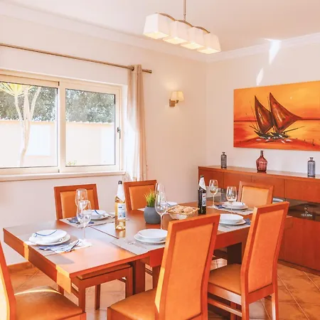 Villa In Albufeira Near Sea Beach