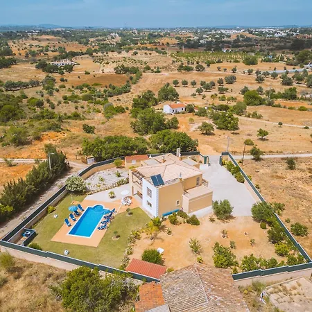 Villa In Albufeira Near Sea Beach