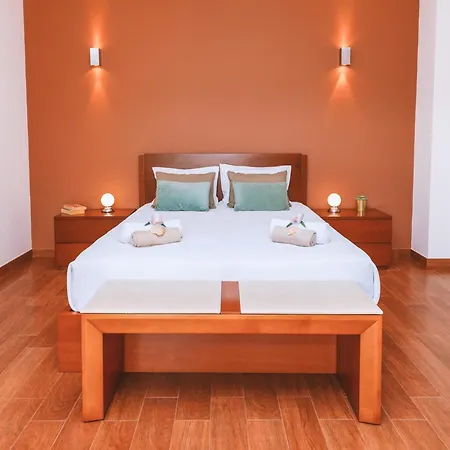 Villa In Albufeira Near Sea Beach *