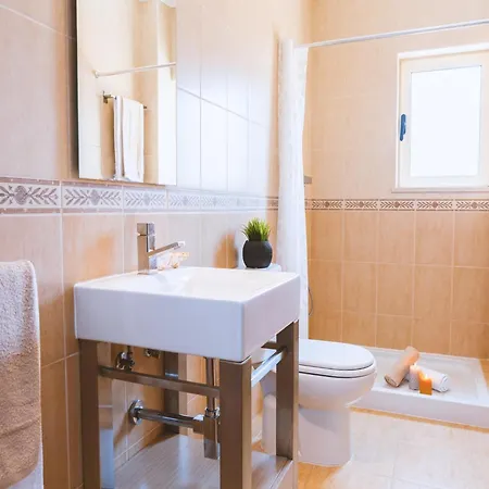 Villa Villa In Albufeira Near Sea Beach *